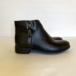 NWOT Patrizia by Spring Step ankle boots
